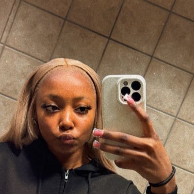 ninameliaa's profile picture. fmoig : n1namelia