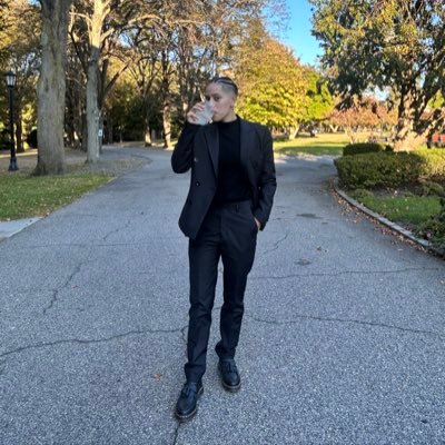 kenjarivas's profile picture. 🇩🇴x🇸🇻 • ✝️ • 👮🏻• Travels + Fashion.