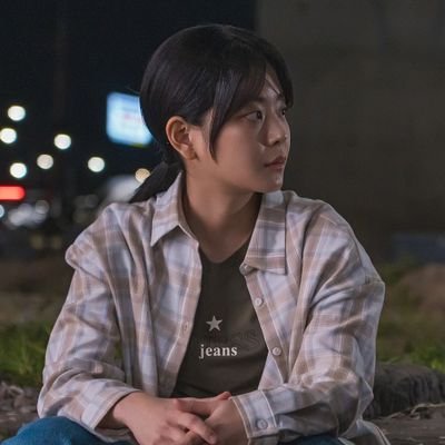 mikxxxsh's profile picture. loving me is like watering dead flowers