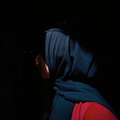 دختری از میان درد و آگاهی؛ برای حقیقت مینویسم، نه برای ترند.
آموزش، عدالت، آزادی.
هر واژهام، خنجریست بر نادانی.