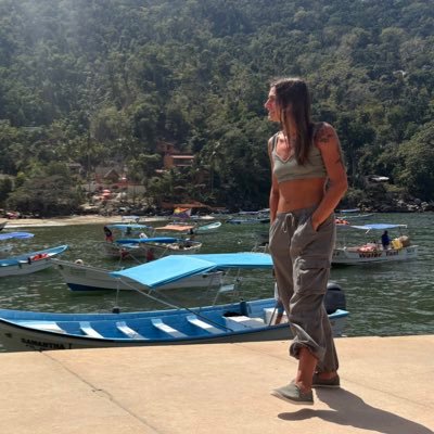 lunawolfxx's profile picture. get out there ♡