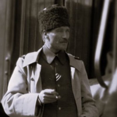 kimbusik31's profile picture. ytu arch