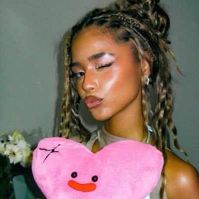 dirtysecretstas's profile picture. heavy taboo.