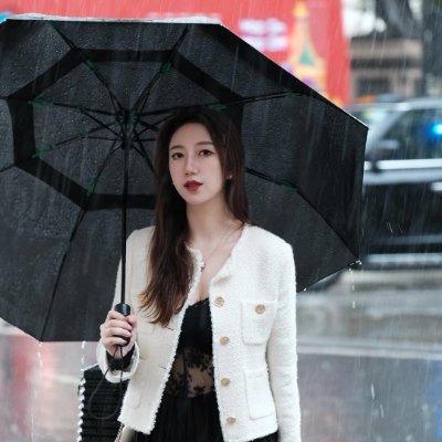 NinaJohanna520's profile picture. "Add some news to your coffee every day. European news is not only about sunshine and beaches, but also about storms and politica。🍕🌍"