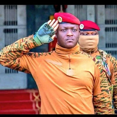 Omosek1's profile picture. Lover of GOD / Advocate of good governance / Man United / Edo blood / I never judge a book by its covers / Taurus 💯