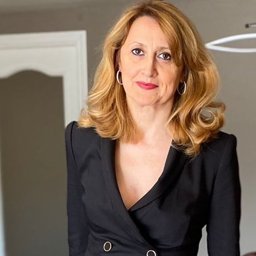 Madre. Rockera, francófona y francófila. Leo, luego existo. A veces escribo. Las formas importan.
#PremioDeltaNovela
#FinalistaPremioNovelaHispania