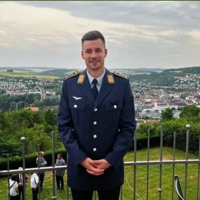 36y ,Ex militaire en infanterie Clermont-Ferrand, anti-extremistes , fan de ⚽️ ,
🇨🇵🇪🇺