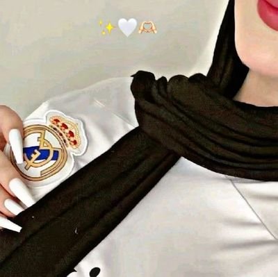 عَفتك مو لأن ما مهّتم عفتَك لان
جَنت أحَبك وانتَ مَارايَد.