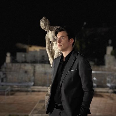 andrealunatic's profile picture. a weeb and a gamer