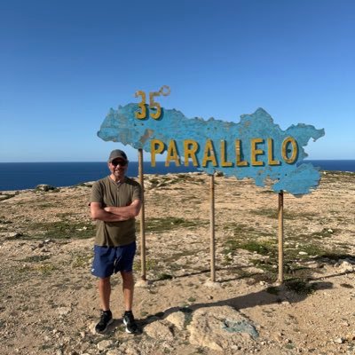 maurorainieri's profile picture. vorrei scrivere qualcosa su di me, ma odio i tatuaggi. Però amo il vino e l’Inter. 🍾💙🖤🍷