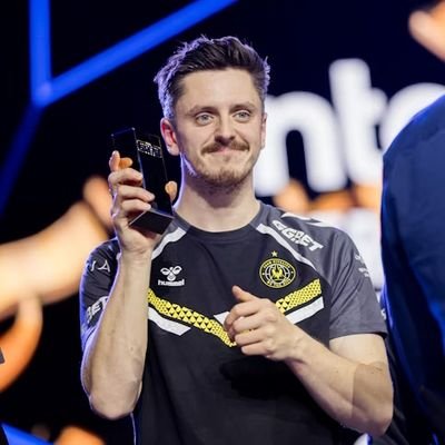 No_4You2's profile picture. Supporter de @TeamVitality 💛🖤 🐝