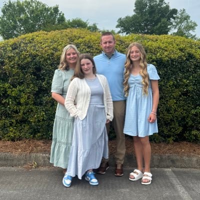 mommy, basketball/softball daughter @HarperStinnett, art/nature daughter Reagan, wife to Travis, teacher
