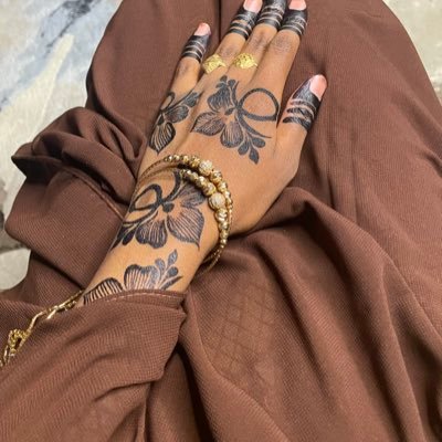 fateemah_k's profile picture. 𝘤𝘰𝘨𝘯𝘰𝘴𝘤𝘦𝘯𝘵𝘪.