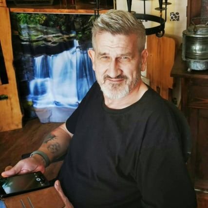 MvanSanden's profile picture. Denk, bevor du sprichst.
Lies, bevor du denkst.
(Fran Lebowitz)