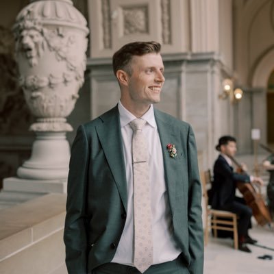 ryajones_'s profile picture. Business & Marketing Graduate 👨🏼‍🎓