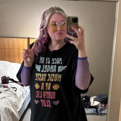 Hockey, EDM, dogs. Space mom enthusiast. simple girl living in a dubstep world.