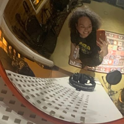 dnimndza's profile picture. i like music | @wdgtpodcast @offshoremusicph