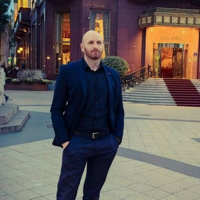 Voislav Ilić, diplomirani pravnik, pisac. Knjige - Moram, kako bude, želim i Ženo, saberi se https://t.co/wdeABGA4mh