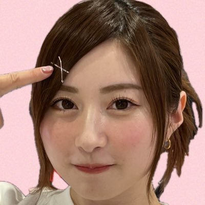 もぎもぎ、もぎさん、もぎこ、よもさん、もぎお、ぎーよも、もぎよ、ぎーも、ぎーよ、もーよ、ぎっよも、もぎりこ、もーぎもーぎ、もち、パンって呼ばれてます。大半嘘です。 中はオトコ。アイコンはここみん。