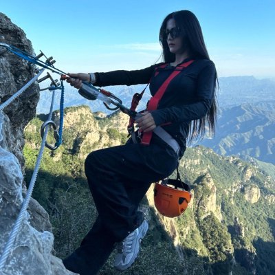 Thaliasilo's profile picture. Rather than envying others’ lives, it's better to work hard quietly and amaze everyone later 🍀 You, who live life earnestly, are the most worthy of being loved