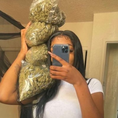 prettayy_Asf's profile picture. Web3 | RadFem ✨|🫦💅💰💸