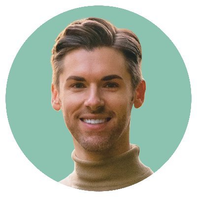 Communicator, strategist, and recovering politico helping world-changers tell their stories. Head of Creative at @Polymathio @Givingtons.