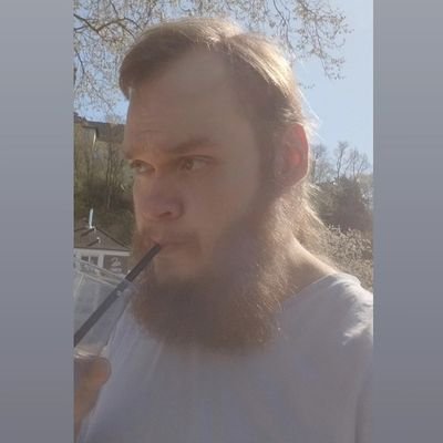 YouTube creator in gaming and artists of all kinds from drawing to art
Gameplay German and English all in one Channel