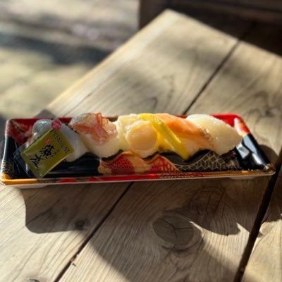 oshirinome's profile picture. 講談社で女性漫画編集者をしております。