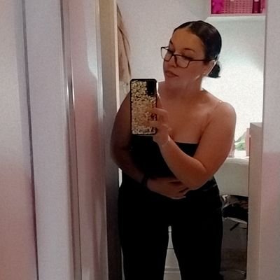 cresporosaana's profile picture. Todo pasa por algo y para algo.👀
Las miradas no se cruzan por casualidad.😳
Mejor arriesgarse que quedarse con la duda.☺️