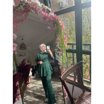 bhrhwn's profile picture. Ev kuşu 🐦🕊️
Kış 'ilkbahar benim kalbimde' deseydi ona kim inanırdı