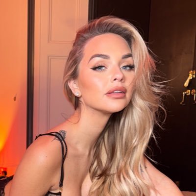 👸🏼 Ex-Babe Channel Girlie 📺 • Former Page 3 Model 📰• Foot Fetish Icon🦶🏼 • OG e-thot 👇🏽