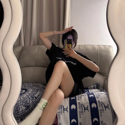 Queens don’t compete with hoes.
Sharing my happy thoughts.
Living vicariously through myself.