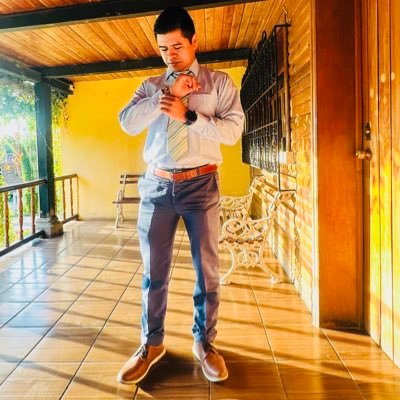 Magister en Admon. Financiera, Contador Público y Auditor, Guatemala merece ser un mejor país, el cambio solo empieza si vos cambias… Aprendiz de Cantautor