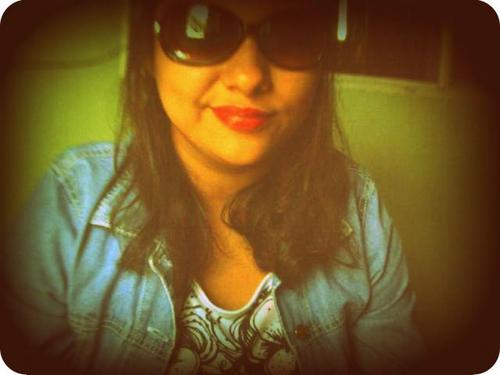 nat_pedroso's profile picture. 19 anos, cheia de pensamentos, uns loucos outros sensatos a beira de um colapso, a favor de toda forma de amor.