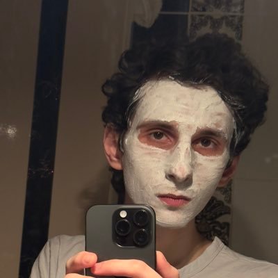 ysltrns's profile picture. 