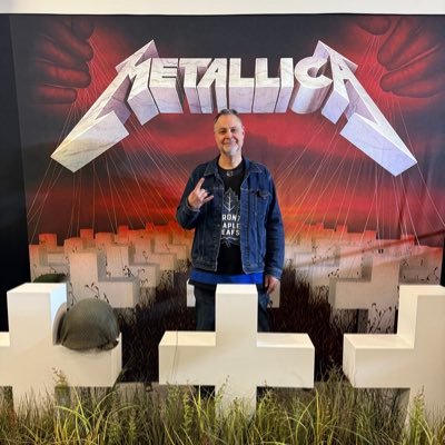 Ronniepiercey's profile picture. loves music, heavy stuff like Gojira, Opeth, Meshuggah and Devin Townsend I play hockey, run and I train mma@ Elite