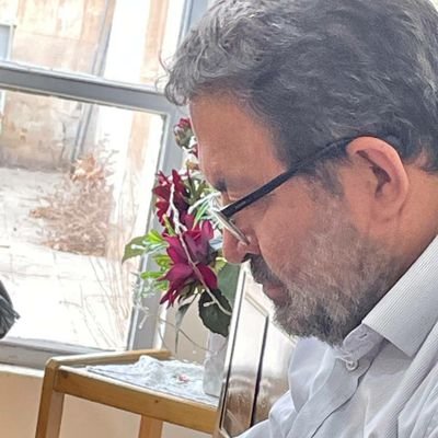 عاشق ایران وسرباز وطن،
جانباز.فرمانده گردان تخریب(۶۵ و۶۶) و واحد تخریب سپاه درجنگ(۶۶ و۶۷)
مدیرعامل اسبق موسسه حدیدو..
مسئول کامنت دیگران نیستم