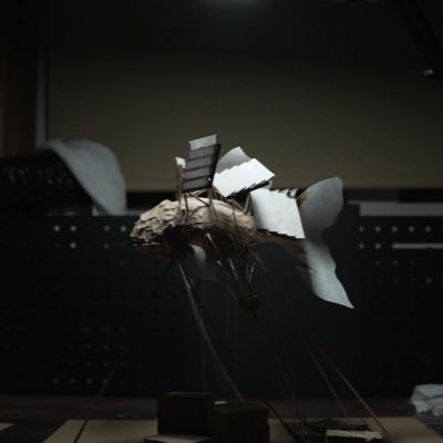 ダンボールアーティストのKazuです。I’m a cardboard sculpture artist.