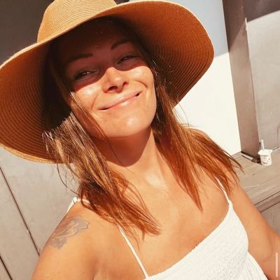 Ambitious working woman 💼 building a meaningful career and a loving life ❤️ — balancing goals 🎯, growth 🌱, and genuine connections