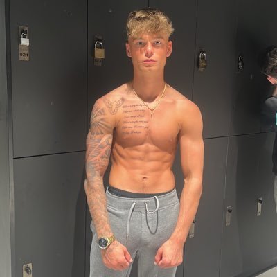 🔞+ ONLY/ YOUNG MASTER/6ft 2/ STRAIGHT/20/SIZE 10/CUSTOM VIDEOS/ SKYPE 😈🤑Links here⤵️ https://t.co/YfHwTYqwvB