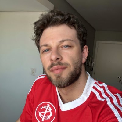 Internacionalista e torcedor do S.C. Internacional