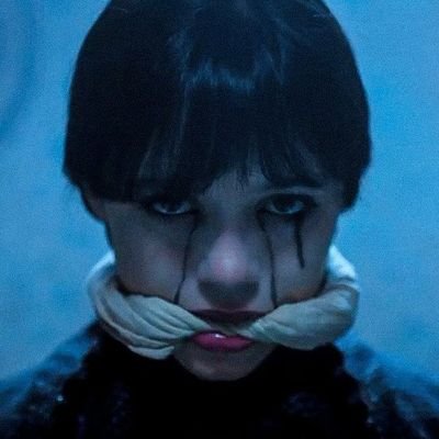 La gente normalmente ignora ciò che è strano e oscuro. Il fatto è che io per prima mi sento strana e oscura