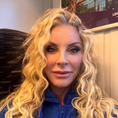 SARAH_DONOHUE's profile picture. Girl Power: 007 Stunt Performer, Marine Conservationist, UN Blogger & Motivational Speaker.