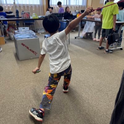 息子おおたにの活躍を見たくてベイブレード始めました。新ベイ買ったり、仕事終わって帰宅してお酒飲みながらYouTubeで勉強してます。