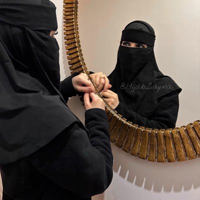 an expensive and evil muslim goddess. 🧕🏽 30€ to talk. 18yo. 🤎