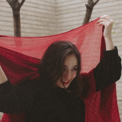 خوش باش تو این دنیای گندهی بی رحمِ ساختگی:) مینویسم و... نمیدانم فقط مینویسم!