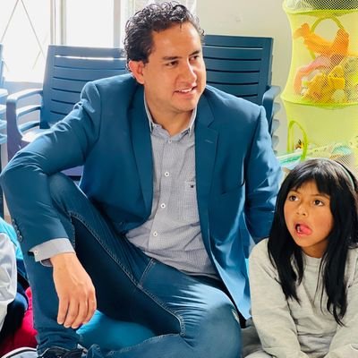 Papá de Rafaela y Renato
Arquitecto, Máster en Territorio y Arquitectura Sostenible
Docente Universitario e Investigador
Subsecretario de Educación de Quito
