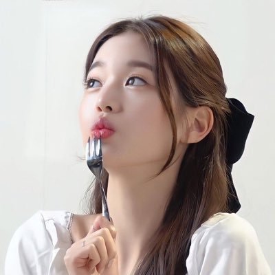 _eeeeooo's profile picture. 여돌페스든 여돌이든 다 구독