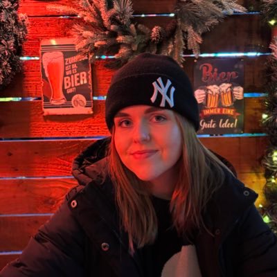 elliebrock_'s profile picture. 📸: parks_and_sharkss
