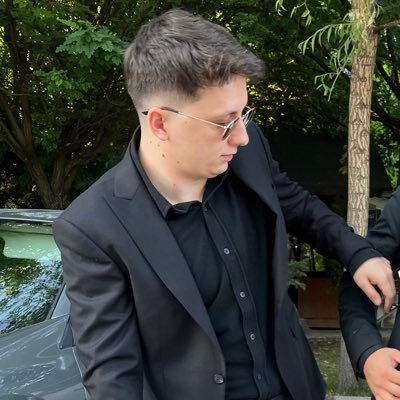 a clinical psychologist who puts the psychodynamic perspective at the center of his professional development and especially doing reads in this direction